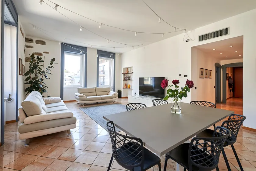 Fabulous Central Flat - Image 1
