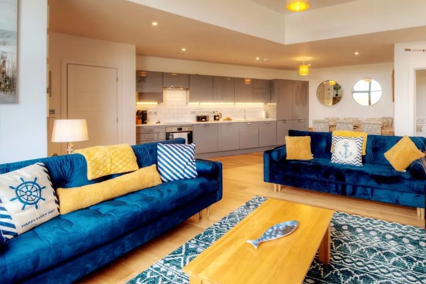 Luxury 5* Marina Apartment - Image 1