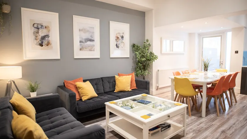 8 Bed, sleeps 10, 3Bath house, over 300 5* reviews - Image 1