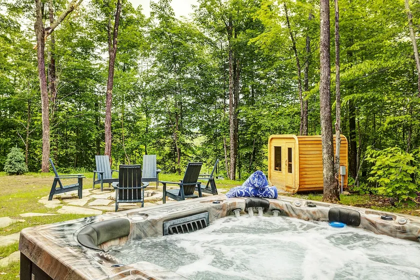 *Peaceful Chalet. Spa & Sauna. Close To Tremblant* - Image 1