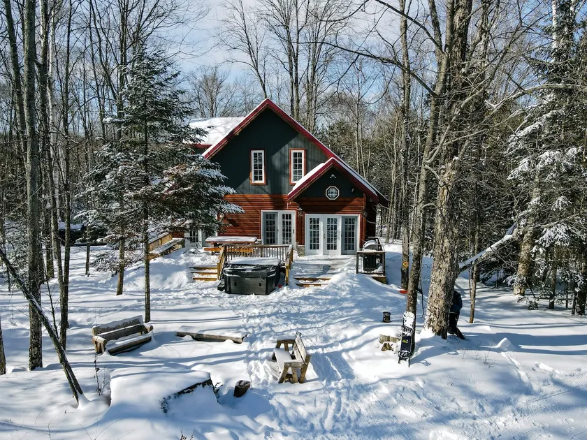 Dingle Run Lodge at Sir Sam's - Image 1