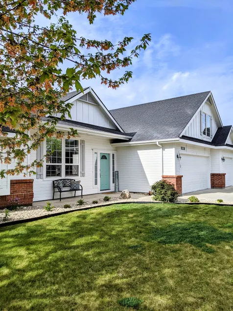 Stellar in Star - Spacious 4BR 2.5BA Near Eagle - Image 1