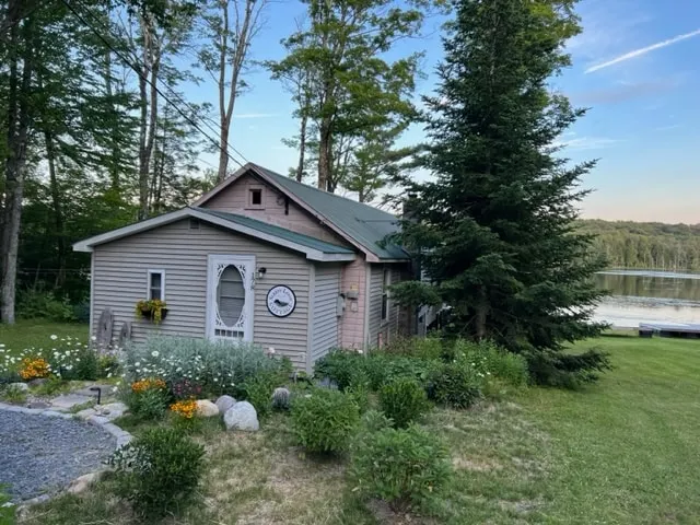 Peaceful ”Sleepy Loon Cottage” on Lake Edward ADK - Image 1