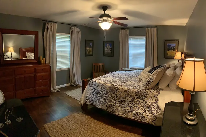 Spacious, beautiful home close to Mercy and MSU - Image 1