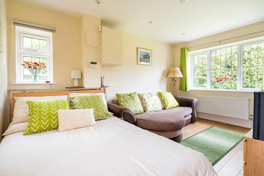 Self-contained, peaceful suite, close to beach - Image 1