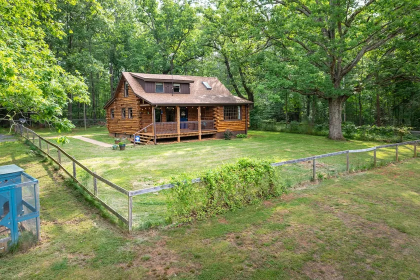 Relaxing 2BR CABIN, 12 acres, dog friendly, hiking - Image 1