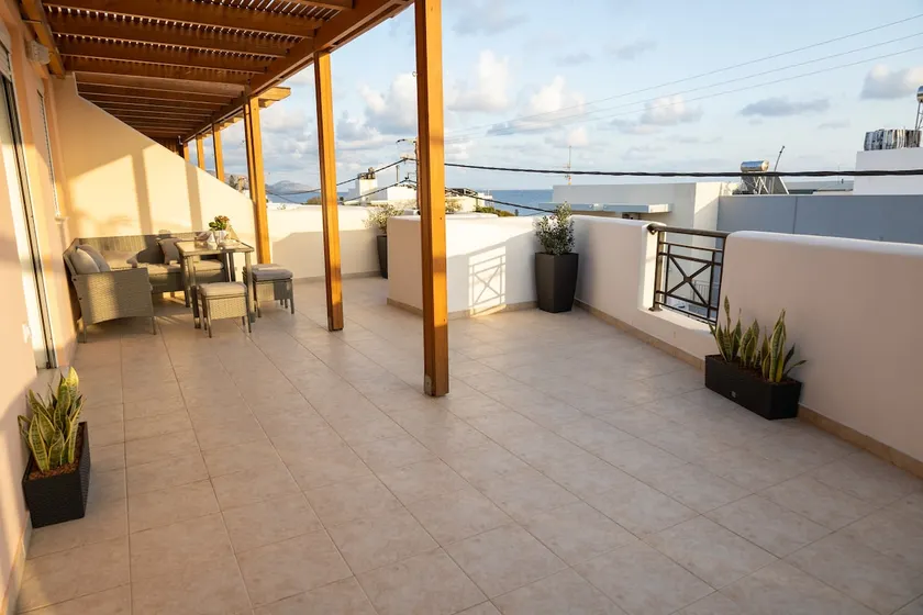 Modern 2bedroom flat with spacious balcony 2 - Image 1