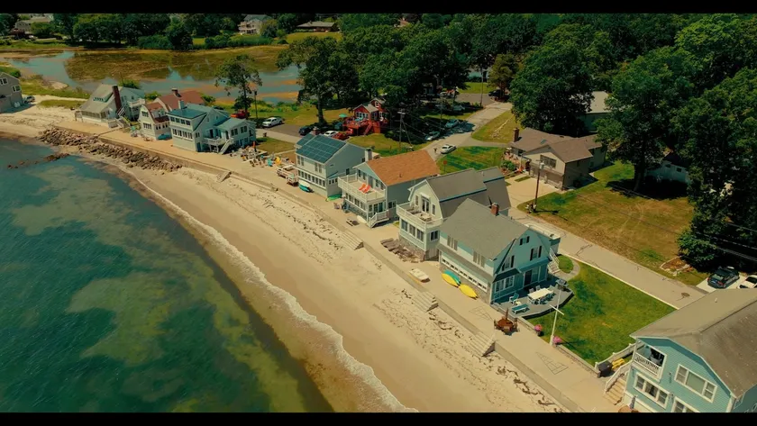 PRIVATE BEACH: BEACHFRONTS & BALCONIES @ NIANTIC W/ 6 QUEENS - Image 1