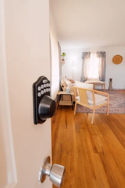 Cozy Boho Apartment-Centrally Located-Self Checkin - Image 1
