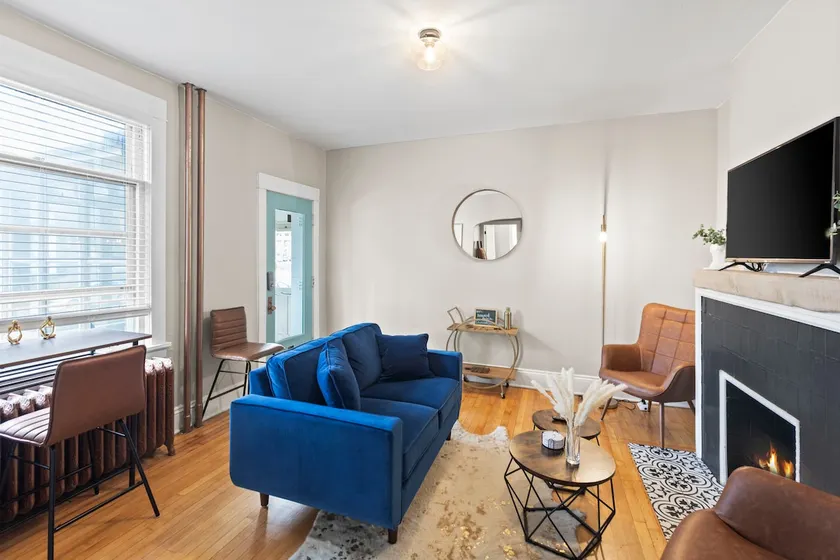 Adorable 2BR in the Heart of UWM Campus! - Image 1