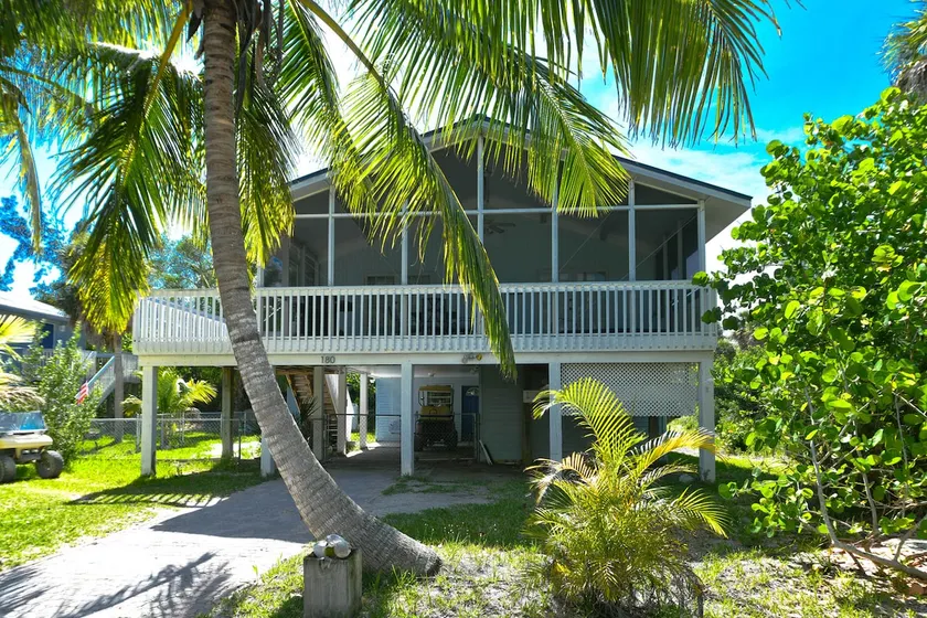 The Blue Pearl-short walk to beach - Image 1