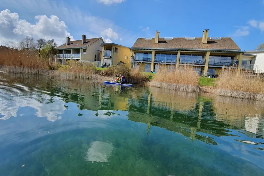 Stunning lake house, spa, free pool & tennis - Image 1