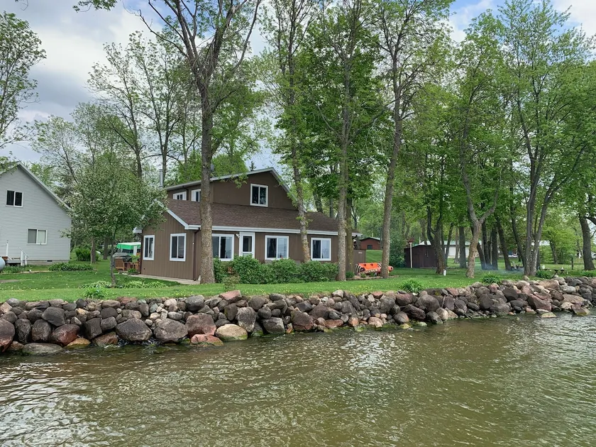 Entire Cabin on MilleLacs Lake, stunning sunsets, dogs welcome - Image 1