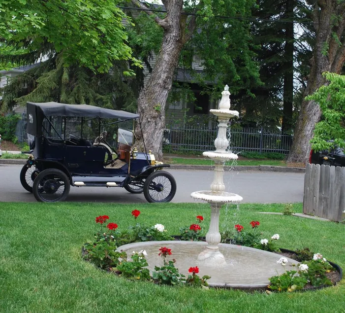 NEW Guest Cottage - 1911 Model T Ford 2-4 guests - Image 1