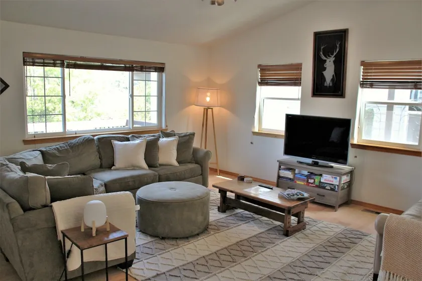 Large Family Home + Hot Tub - Image 1