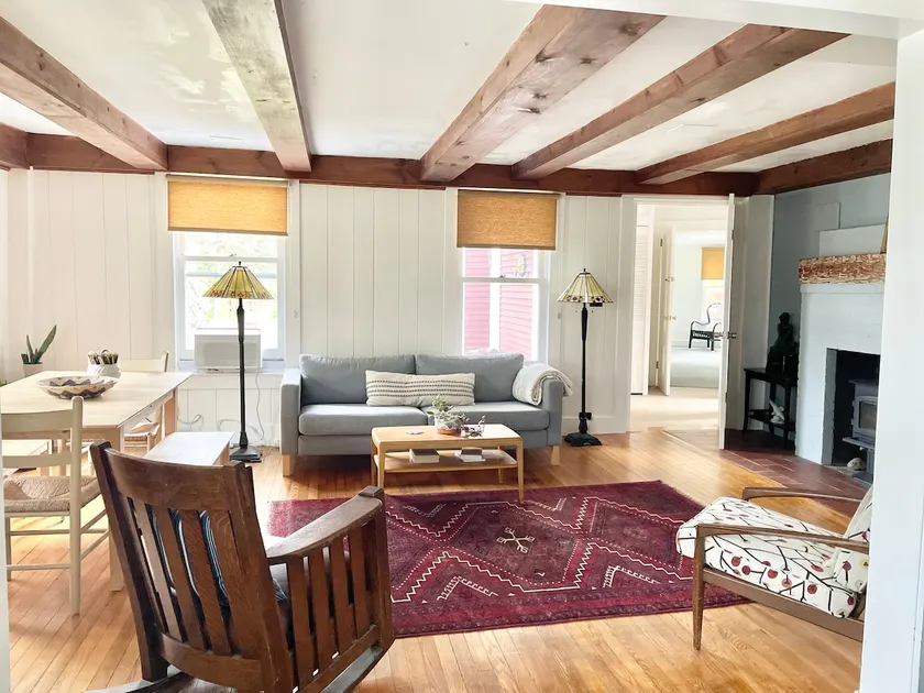 Spacious 2BR Private Cottage in Putney, VT - Image 1