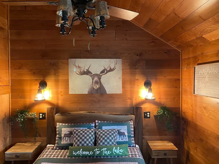 ”Cottage 4th Lake” at The Lakes Cottages - Image 1