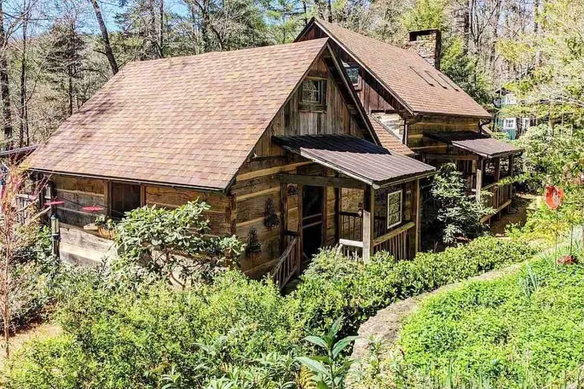 Historic Mountain Cabin in Beautiful Lake Rabun - Image 1