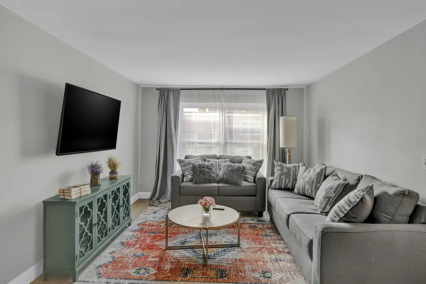 Upscale suite in Lakewood - Image 1