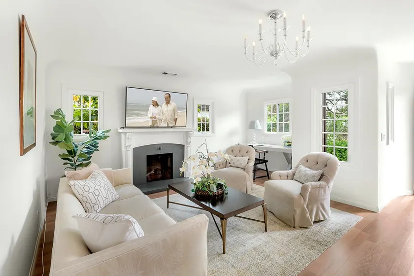 Designer Pasadena 4B3B Estate Perfect for Getaway - Image 1