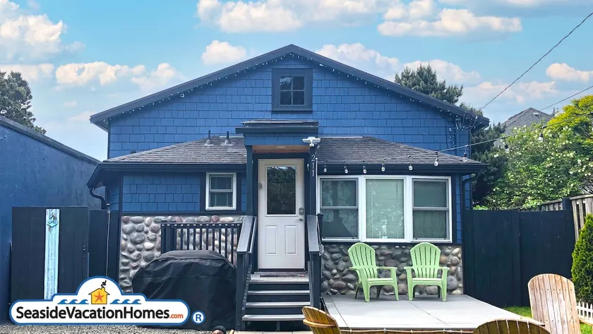 BEACH HAVEN at Seaside Beach: Pet Friendly 200 ft to the beach! - Image 1
