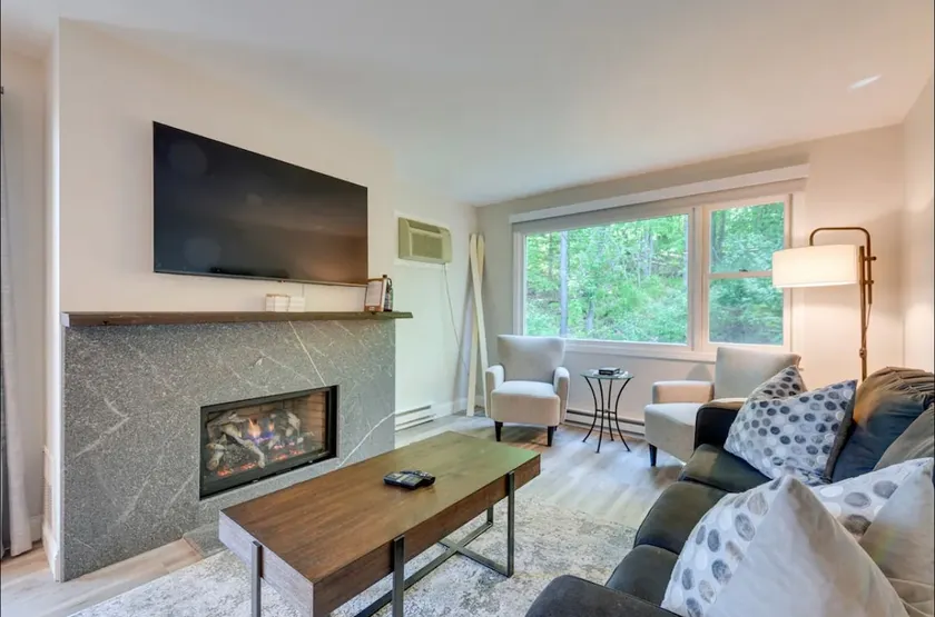 Modern pristine space in perfect Stowe location - Image 1