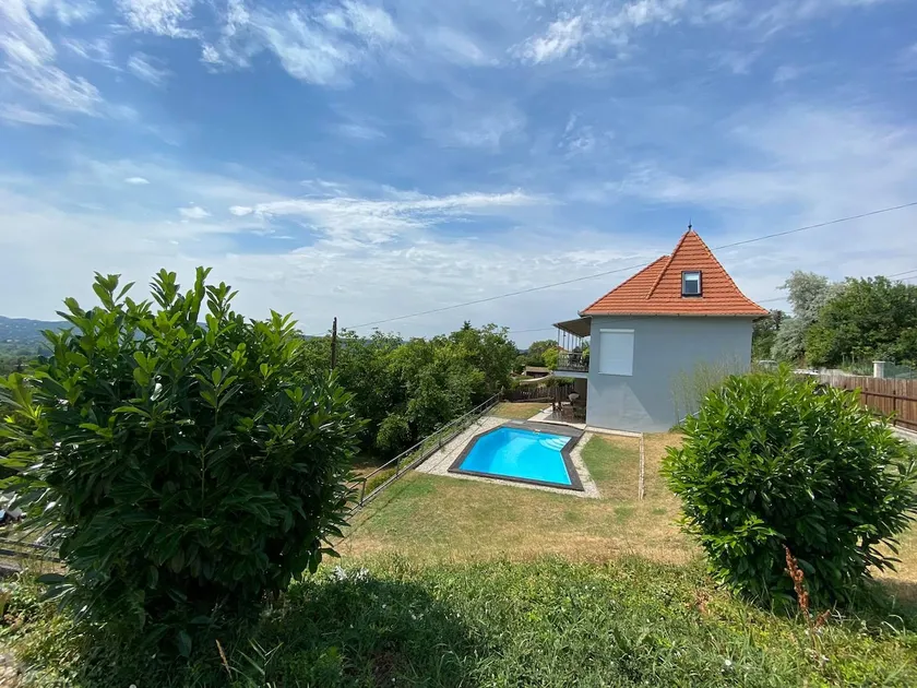 Stylish Duplex with Pool & Panoramic Lake View - Image 1