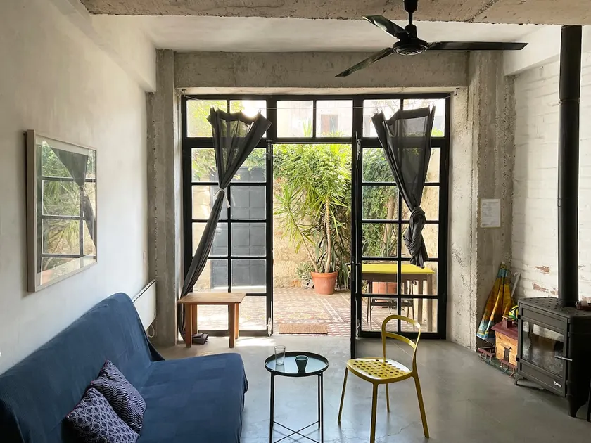 stylish art house in the old town - Image 1