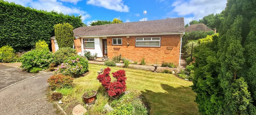 Spacious and comfortable bungalow in a quiet road - Image 1