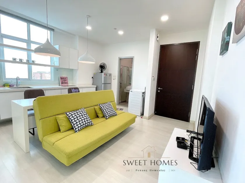 Pool View Stylish Suite at Jelutong Penang 1-4pax - Image 1