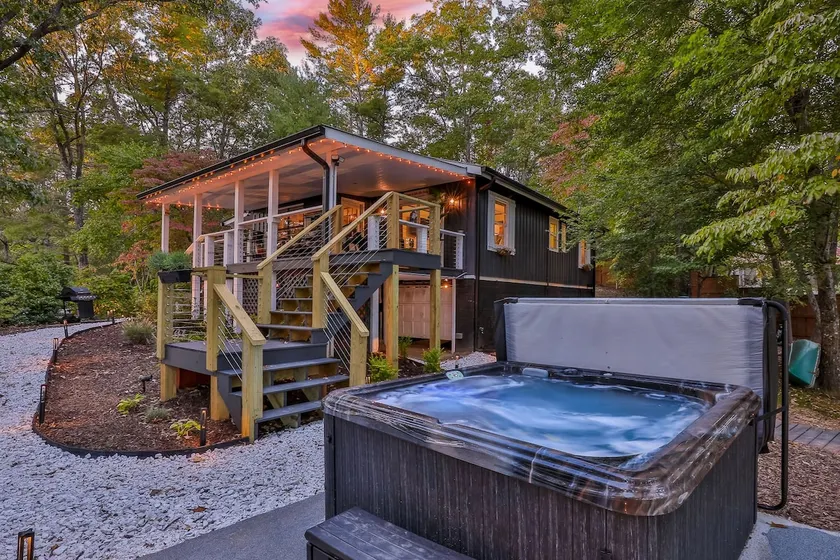 WET FEET RETREAT - Cottage on Lake Blue Ridge - Image 1