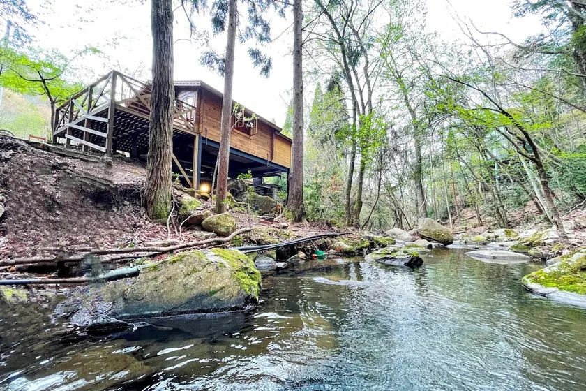 With a clear stream! Stay in a mini log house that can be enjoyed like camping! - Image 1