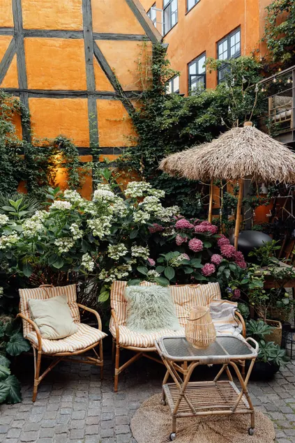 Historic house & lush hidden garden in city center - Image 1