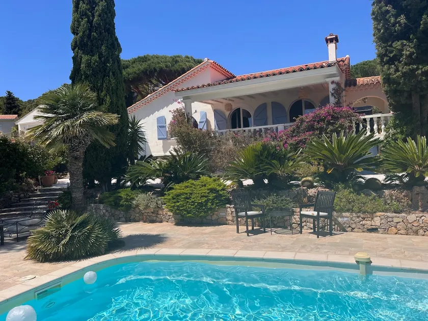 300 m from the Beach Beautiful, French Villa with heated Pool and Sea View - Image 1