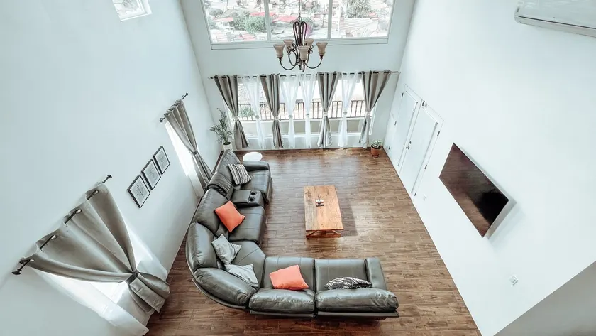 Large Spaces! 5 Beds 3 Bath - By Downtown- Garage! - Image 1