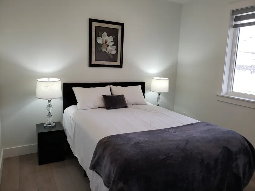 Ground level spacious apt., 18min to DT - Image 1