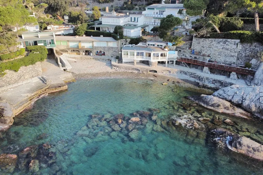 One Step from the Sea [1 private parking space] - Image 1