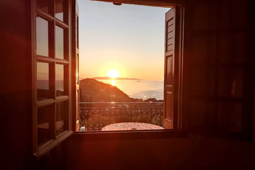 Μπαλκόνι του Αιγαίου father's house in Kimi - Image 1