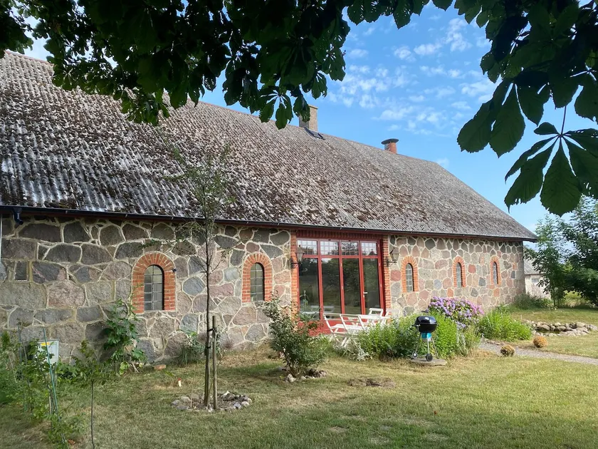 Comfortable rural accommodation in a courtyard environment - Image 1