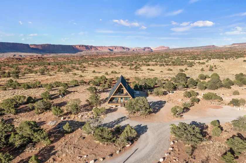 The Juniper House with Stunning Views - Image 1