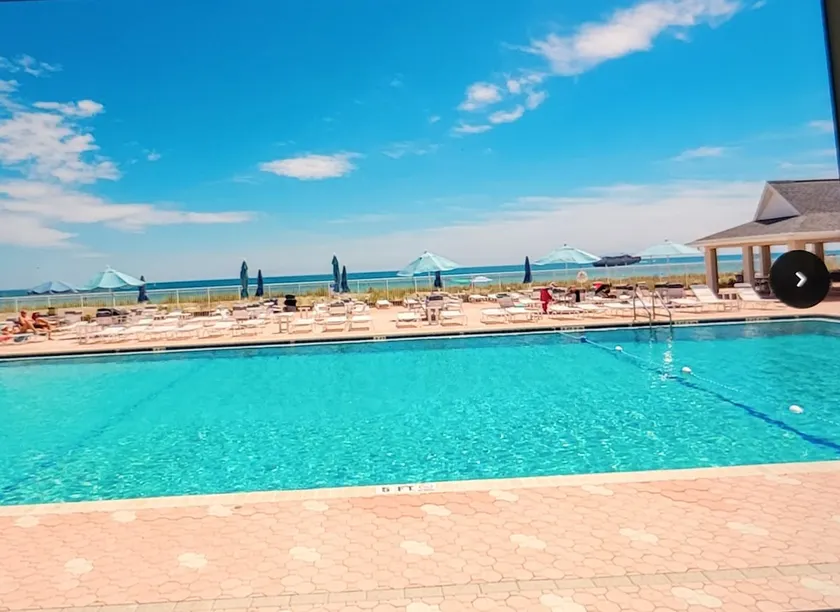 Stylish 2 bedroom home Steps from private beach - Image 1