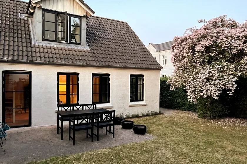Central townhouse H.C. Andersens Gade Odense C. - Image 1