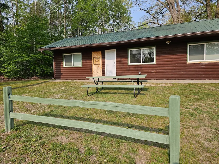 Cabin near Tippy Dam and Outdoor Recreation Areas - Image 1
