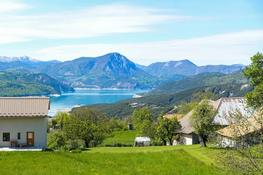 Bright studio 5 minutes from Lake Serre Ponçon - Image 1