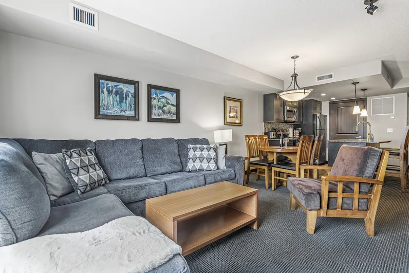 Top Floor One Bedroom Suite With Outdoor Hot Tub - Image 1