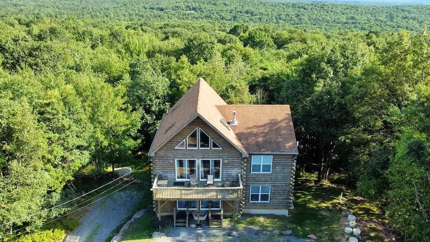 Pocono 6BR: Game Room, Hot Tub, Lake+Beach Access - Image 1
