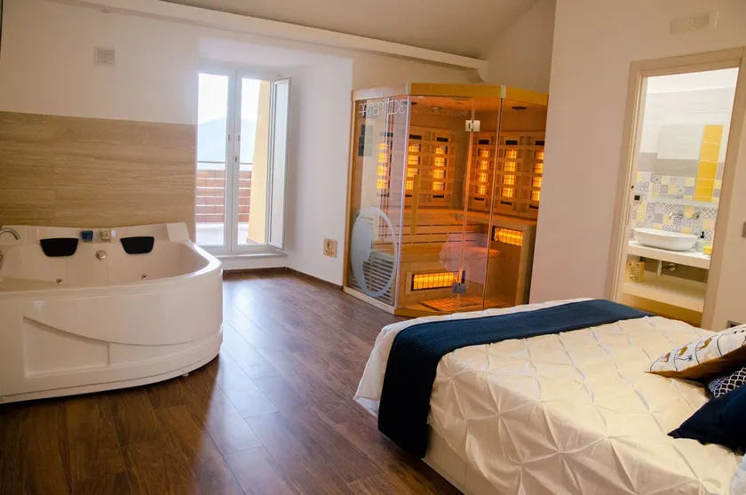 Apartment Suite with mini SPA in the room - Image 1