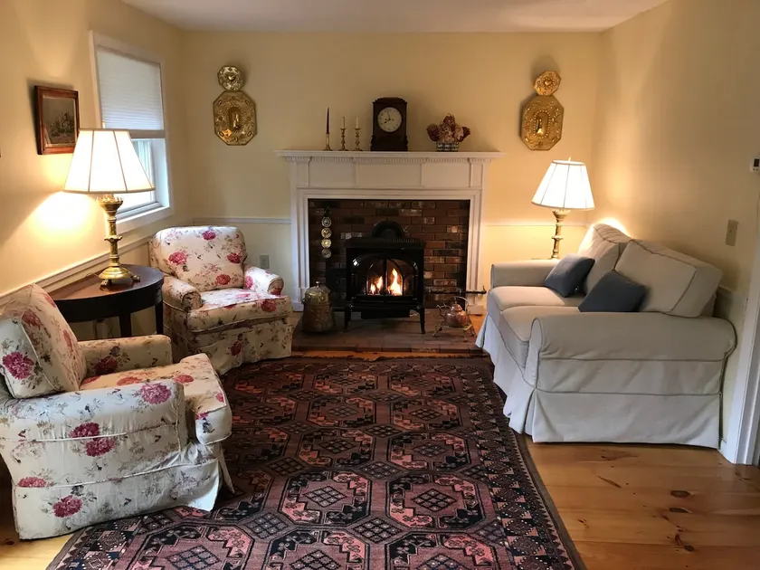 Amazing Location New London Lake Area- Entire Home - Image 1