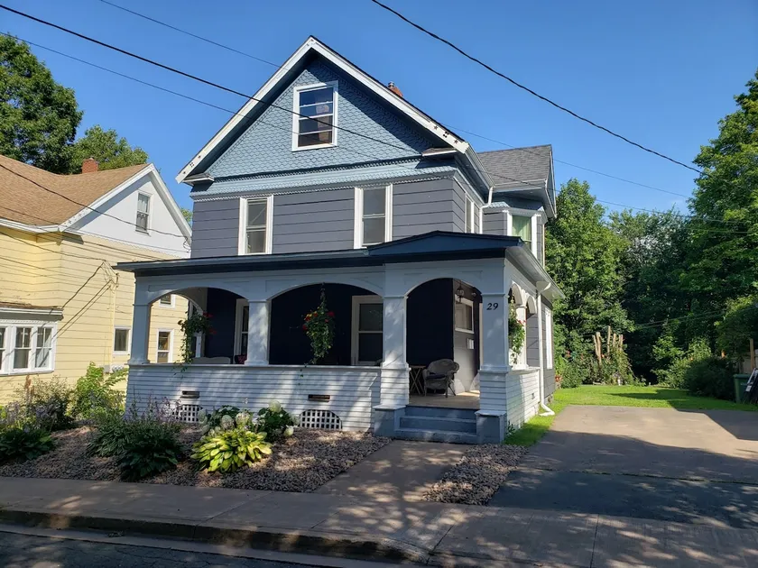 Leverett House - Image 1
