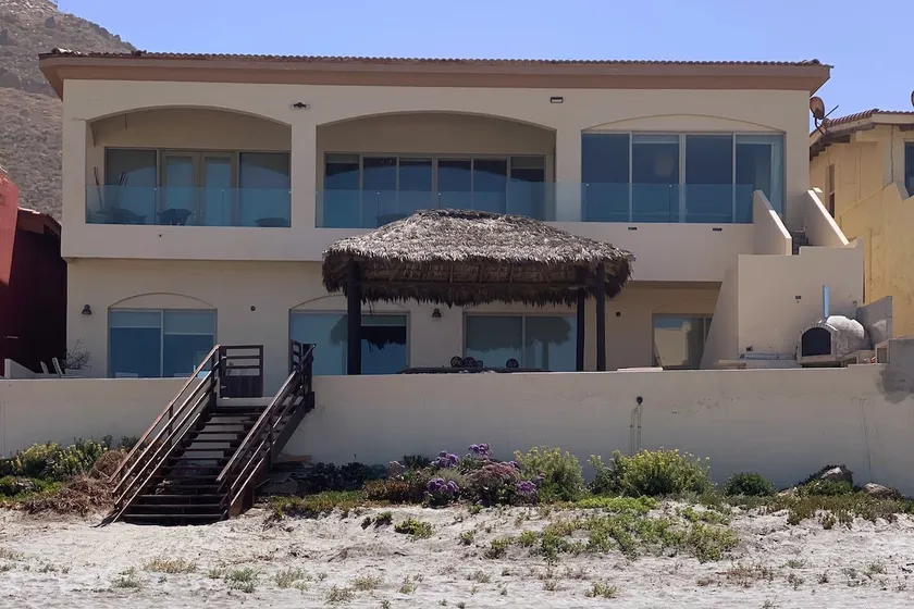 Beachfront home with panoramic ocean views. - Image 1
